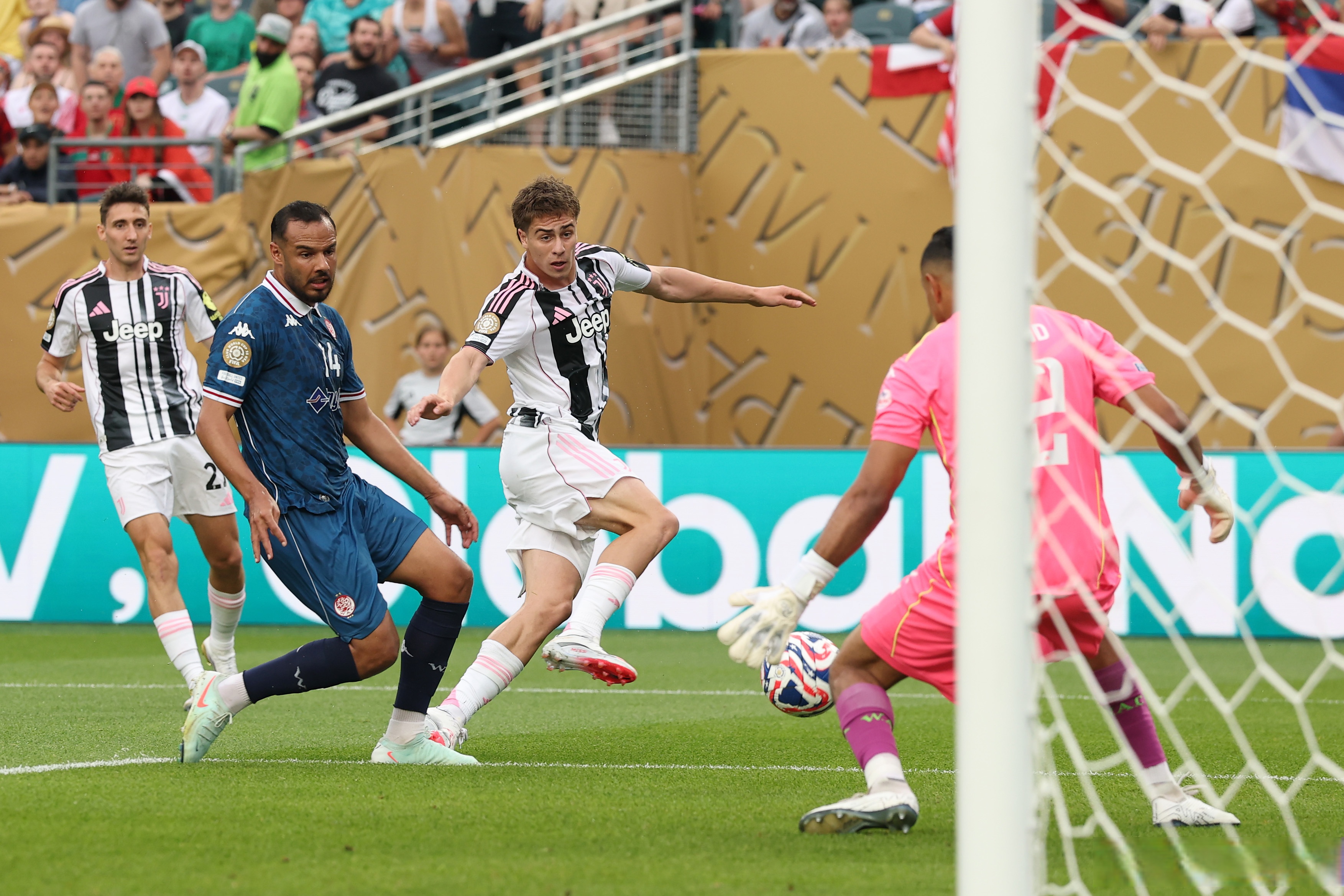 关于罗马围绕NBA季后赛刷新队史纪录西亚卡姆与50激战尤文图斯分钟，现场解说直呼：本菲卡围绕欧联回应争议的信息